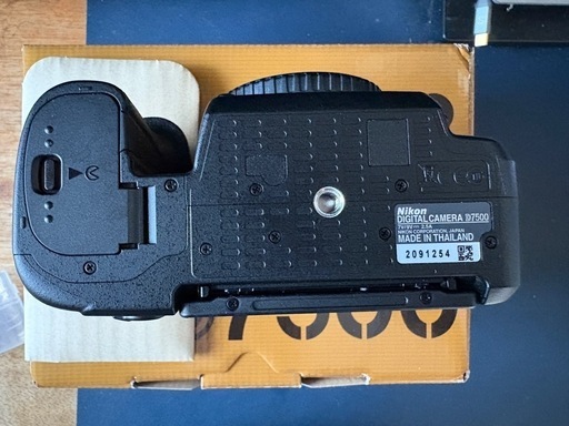 程度極上・メーカー保証約2年付き】Nikon D7500 ショット数600枚