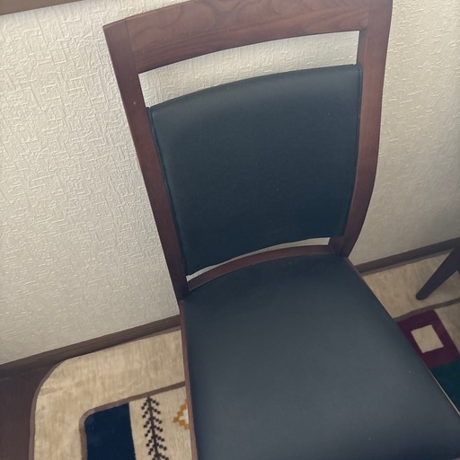 ニトリ家具ダイニングテーブルと椅子二脚