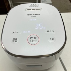 I2507-561 シャープ ジャー炊飯器 KS-CF05D-W 2022年製 通電確認済み 3合炊き 計量カップ付き 中古の画像
