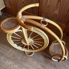 ラタンのフラワースタンド　自転車型　花台　鉢台　サイクル型　天然籐　ナチュラル　インテリアの画像