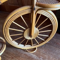 ラタンのフラワースタンド　自転車型　花台　鉢台　サイクル型　天然籐　ナチュラル　インテリアの画像