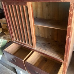 古い洋服ダンス、収納