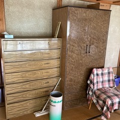 古い洋服ダンス、収納の画像
