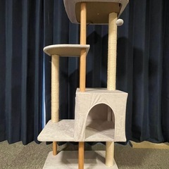 モダンデザイン　キャットタワーの画像