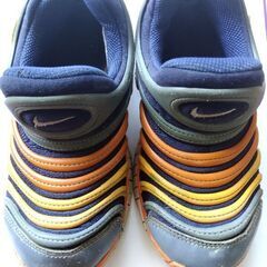 キッズ　スニーカー　18センチの画像
