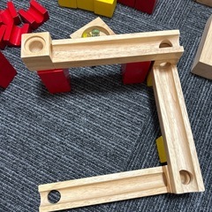 ビー玉ころがし　ビー玉転がし　木製　積み木　モンテッソーリの画像