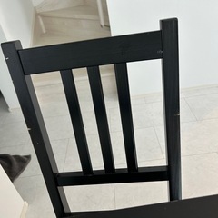イケア テーブルとイスの画像