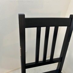 イケア テーブルとイスの画像