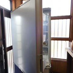 シャープ両開き冷蔵庫（350リットル/3ドア） 無料でさしあげますの画像