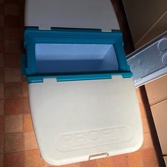 テーブル付きクーラーボックスの画像