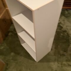 白のカラーボックスの画像