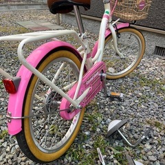 １８インチ　キッズサイクル　補助輪有りの画像