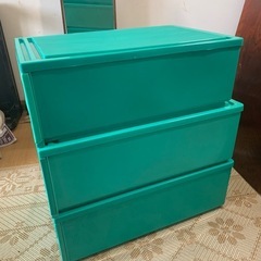 スヌーピーシール付きプラスチック衣装ケースの画像