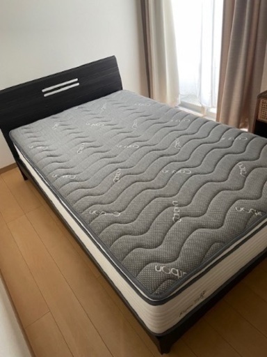 セミダブルベッド