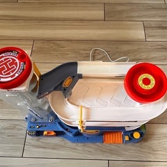 大サイズの電動レールカー＆ビル駐車場付き 子ども向けおもちゃ の画像