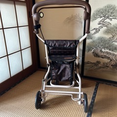 シルバーカー　歩行器　手押し車　
歩行機　の画像