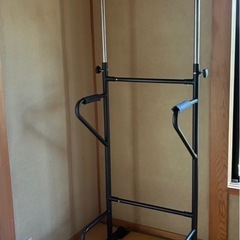 ぶらさがり健康器　黒の画像