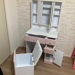 ドレッサー　ピンク色　コンセント付きの画像