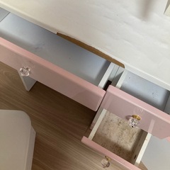 ドレッサー　ピンク色　コンセント付きの画像