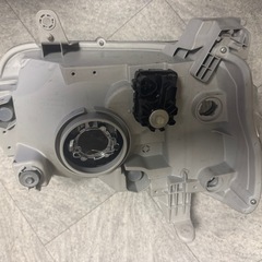 タント！ヘッドライト助手席側の画像