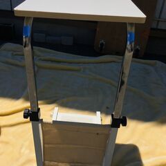 JM20093S)サイドテーブル 幅：約35cm 高さ：約58～82cm 奥行：約48cm 中古品【取りに来られる方限定】の画像