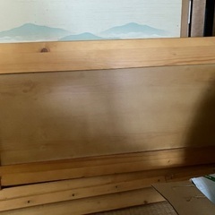 高さが変えられるベッドの画像