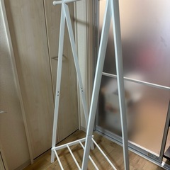 ハンガーラック白の画像