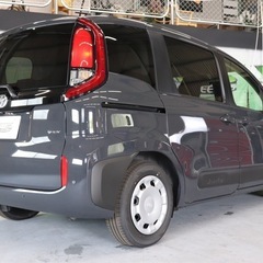 令和7年式🚗新車 シエンタ ダークグレー 未使用車 7人乗りの画像