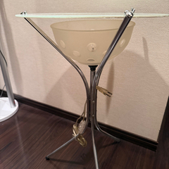 サイドテーブル　照明付きの画像