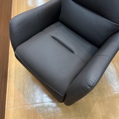 【リサイクル市場エコ伊川谷】 NITORI / ニトリ 電動リクライニングパーソナルソファ レザー 本革 2モーター 幅76奥行84高さ105cm【取りに来られる方限定】の画像