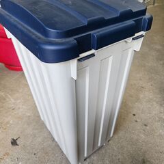リサイクルショップどりーむ天保山店　No3606　ゴミ箱　45L専用　蓋つき　ブルーカラーの画像