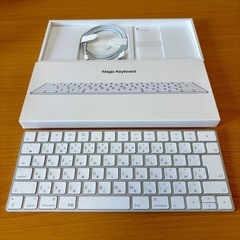 Apple純正 Magic Keyboard + スタンド + 革ケース付き
の画像