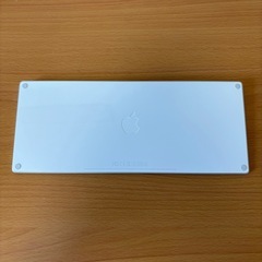 Apple純正 Magic Keyboard + スタンド + 革ケース付き
の画像