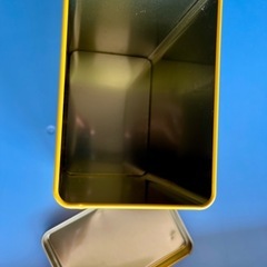 レトロ リプトン紅茶缶とサントリーワーゲンミニボトル　インテリア置物の画像