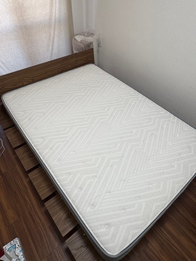 ニトリ ダブルベッドマットレス、フルサイズ ベッドフレーム