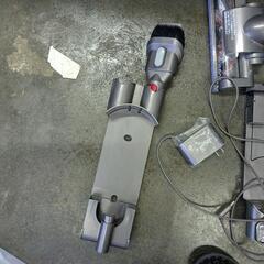 dyson ダイソンDC45コードレスクリーナー 本体と付属品の画像
