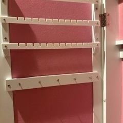 アクセサリー収納ミラーの画像
