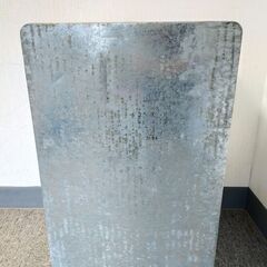 △  ブリキ衣装ケース 押し入れ収納  高さ 35cm 幅 43cm 奥行 66cm フタに日焼けによる変色あり 現状渡しの画像