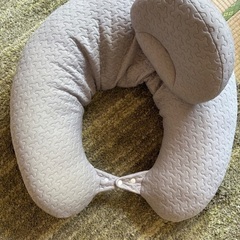 エールベベ ギュット4WAY イブル(グレー) 抱き枕の画像