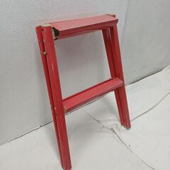 折り畳み　脚立　200円　　55×34の画像