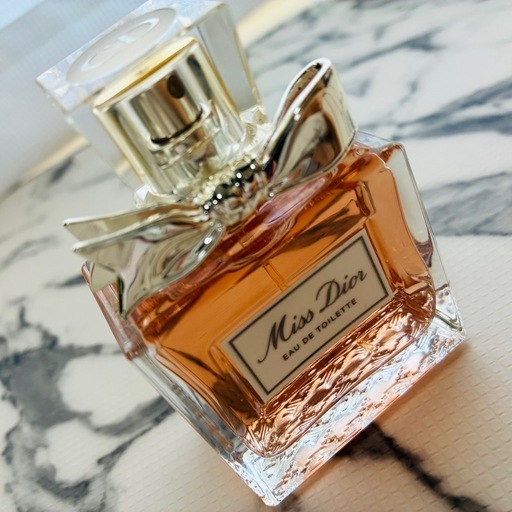 Miss Dior Absolutely Blooming 50ml香水⭐︎未開封 Miss Dior Absolutely Blooming 50ml香水⭐︎未開封 Miss Dior