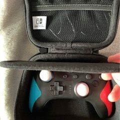 Nintendo Switch プロコントローラー ＋ 任天堂認定収納ケース – お買い得セット！の画像