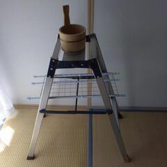 【取引中】アルミ 3段はしご（＋突っ張り棒と手桶）の画像
