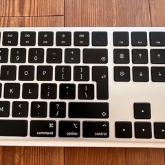 2025年1月に購入 ほぼ新品同様 動作確認済み Appleシリコン搭載Macモデル用Touch ID搭載Magic Keyboard テンキー付き 英語(UK) ブラックキーボード  USB-C接続 付属品全てありの画像