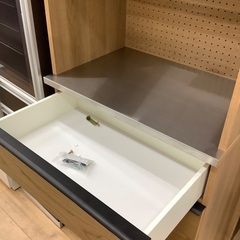 末次家具ステンレストップ食器棚のご紹介ですの画像
