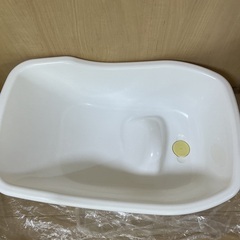 赤ちゃん本舗　すべり落ち股ガード付き 栓抜きあり　ベビーバス　出産準備の画像