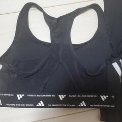 adidas ヨガウェアの画像