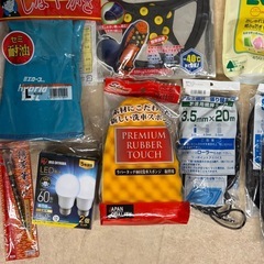 【未使用多数】マスク・洗剤・手袋・コード・掃除用品など日用品まとめ売りセット！ICE MASK、Victorian Mask、エール洗剤、セスキ、電源コード、軍手、収納袋などバラエティ豊富！お得な詰め合わせ／直接引取希望  の画像