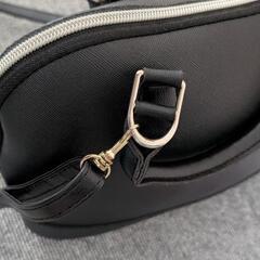 黒のショルダーバックの画像