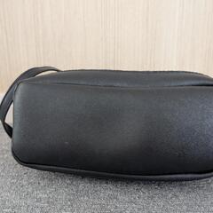 黒のショルダーバックの画像